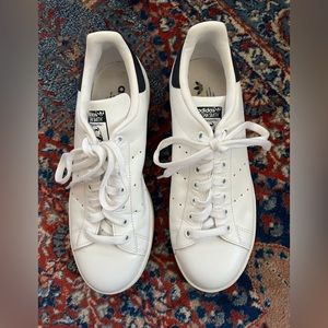 adidas stan smith men’s size 7 (~ women’s size 8.5)
